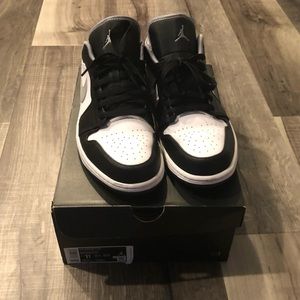 Air Jordan 1 Low Black Medium Grey